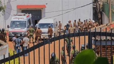 මීගමුව බන්ධනාගාර ගැටුමෙන් මියගිය නිලධාරින්ගේ පවුල් වෙත වන්දි ප්රධානය කෙර්!