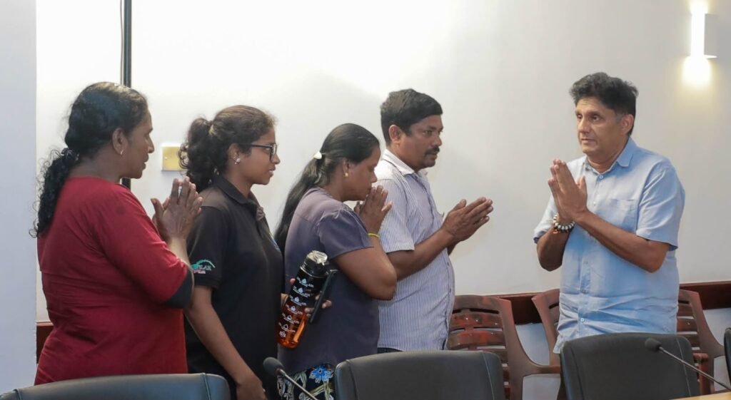 සෞදියේ මරණ දඬුවම නියම වී සිටින අනොජන්ගේ දෙමාපියන් විපක්ෂ නායක හමුවෙයි!