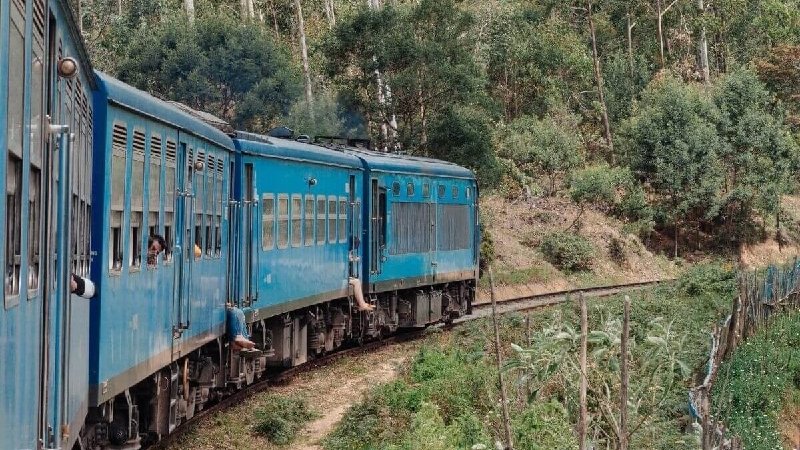 රඹුක්කන සිට පේරාදෙණිය සහ ගම්පොළ දුක්වා දුම්රිය ධාවනය යළි ඇරඹේ!