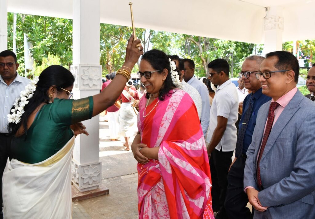 සරසවි දිරියෝ අභිමන්” තුන්වන වැඩසටහන අගමැතිනියගේ ප්‍රධානත්වයෙන් මඩකලපුවේදී!