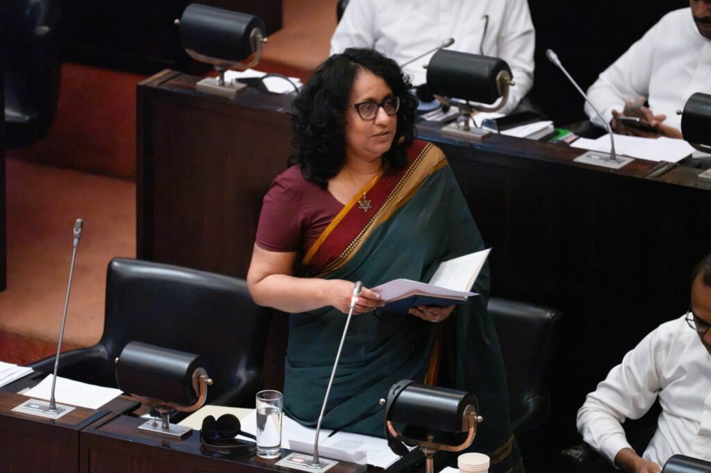රාජ්‍ය නිලධාරීන්ගේ සහ විශ්‍රාමිකයන්ගේ වැටුප් ගැටලුවලට තිරසාර විසඳුම් ලබා දෙනවා – අගමැති