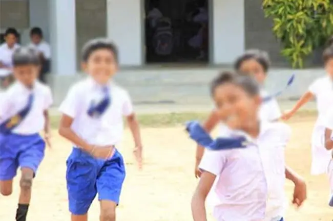 පළමු ශ්රේණියට සිසුන් ඇතුළත් කිරීමේ මගඩි තවදුරටත් : ගාල්ලේ ප්රධාන පාසලක සම්මුඛ පරීක්ෂණවලට ෆෝන් තහනම්!