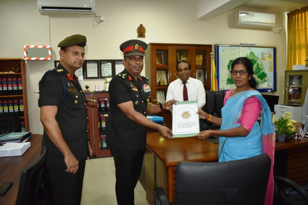 හමුදාව භාරයේ තිබූ මුලතිව් අක්කර 6කට වැඩි භූමියක් ජනතා පරිහරණයට!