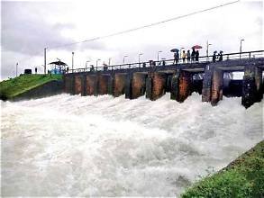 අධික වර්ෂාව හමුවේ ප්‍රධාන ජලාශ රැසකම වාන් දොරටු විවෘත කෙරේ!